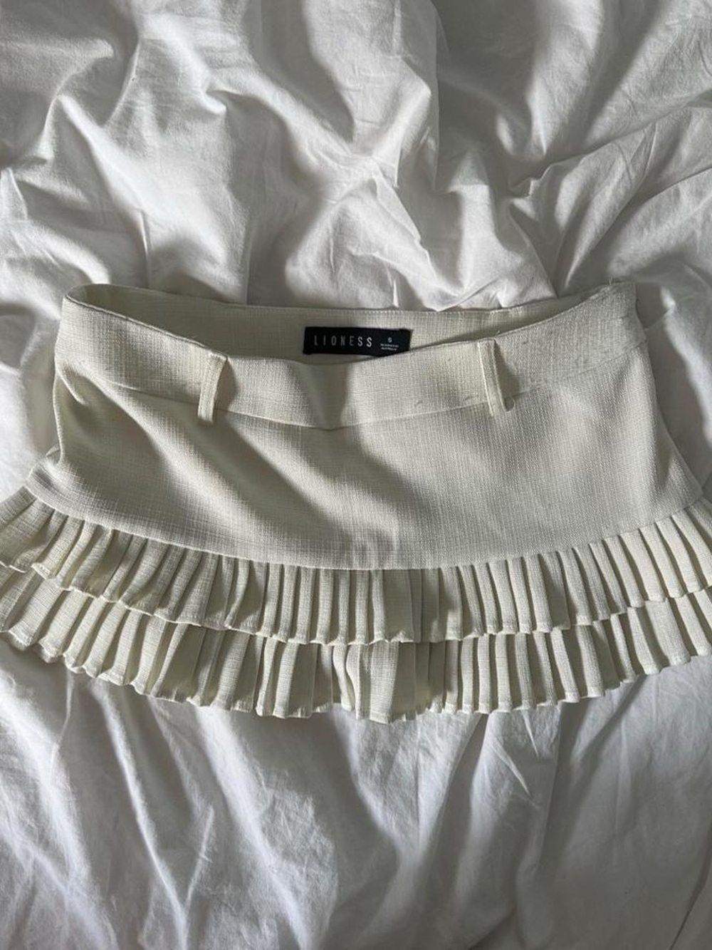BNWT LIONESS Cream Tiered Pleated Mini Skirt